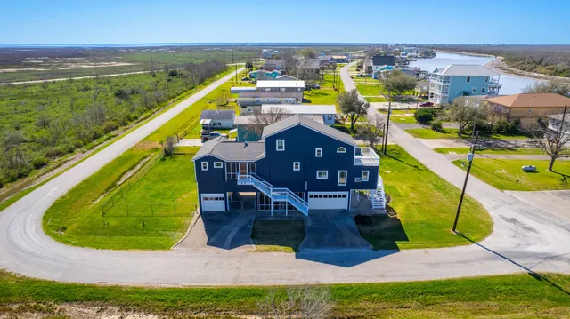$685,000 | 324 County Road 257, Matagorda, TX 77457