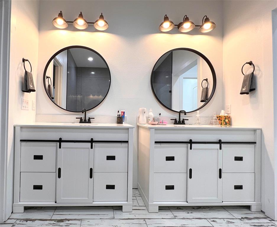403 North Nash Street Kaufman, TX 75142 - Photo 14 of 18 a bathroom with a sink and a mirror