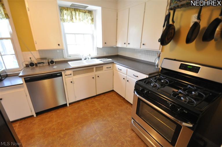3140 Coleridge Road Cleveland, OH 44118 - Photo 5 of 11
