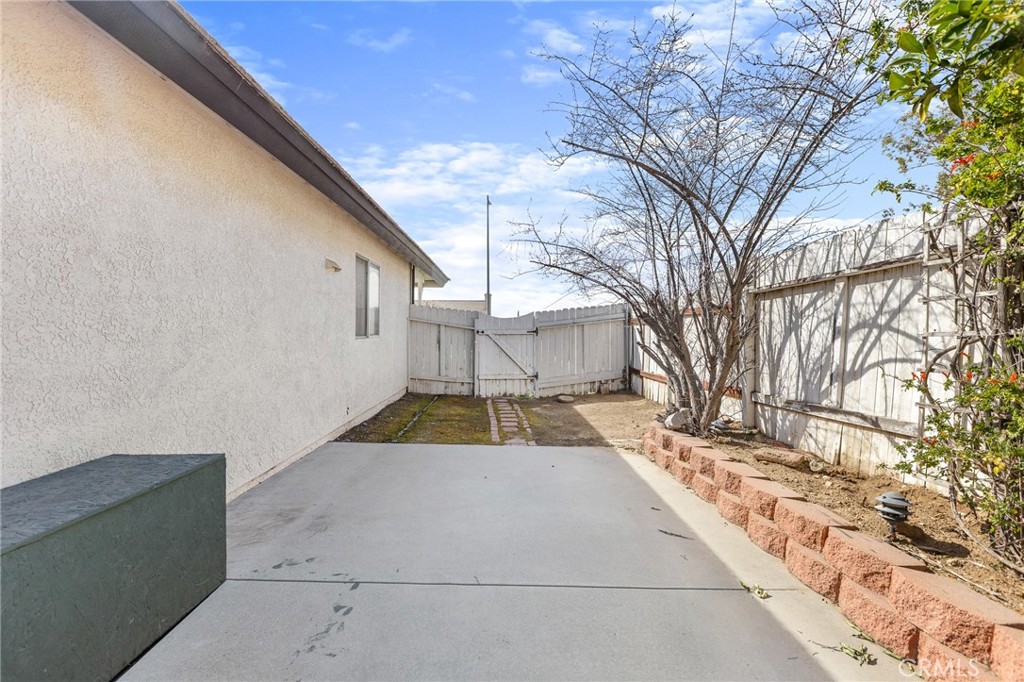 1002 Oregon Trail Banning, CA 92220 - Photo 8 of 35 North backyard E to W