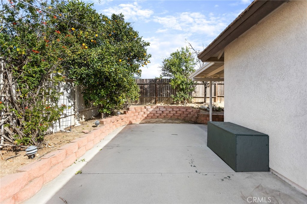 1002 Oregon Trail Banning, CA 92220 - Photo 10 of 35 North backyard W to E
