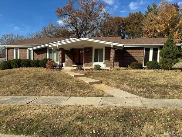 $232,500 | 4359 Blythewood Drive, Florissant, MO 63033