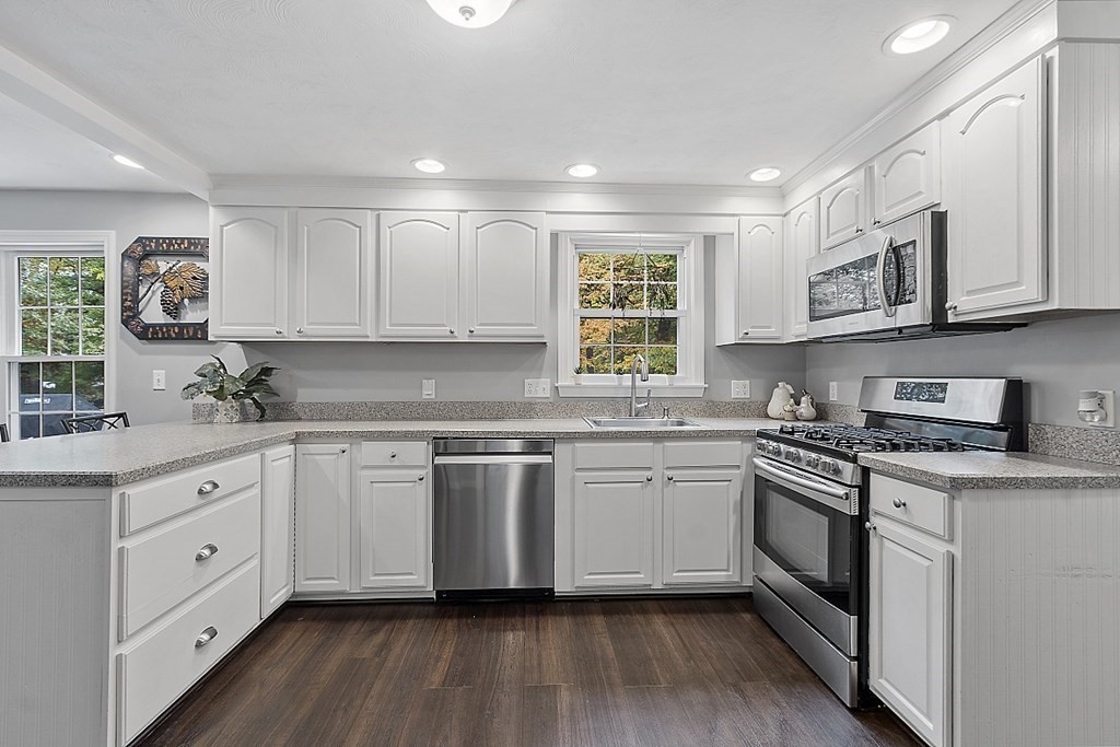 10 Foster Road Tewksbury, MA 01876 - Photo 1 of 42 Gallery Image 1