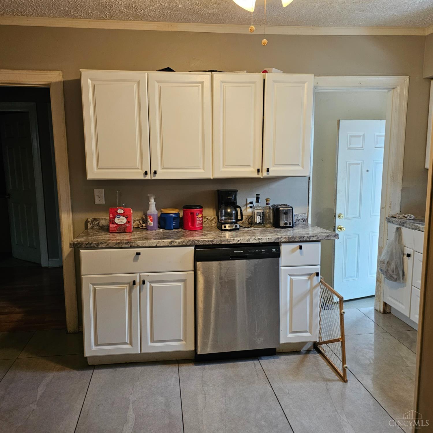 1162 Groesbeck Road Cincinnati, OH 45224 - Photo 5 of 10