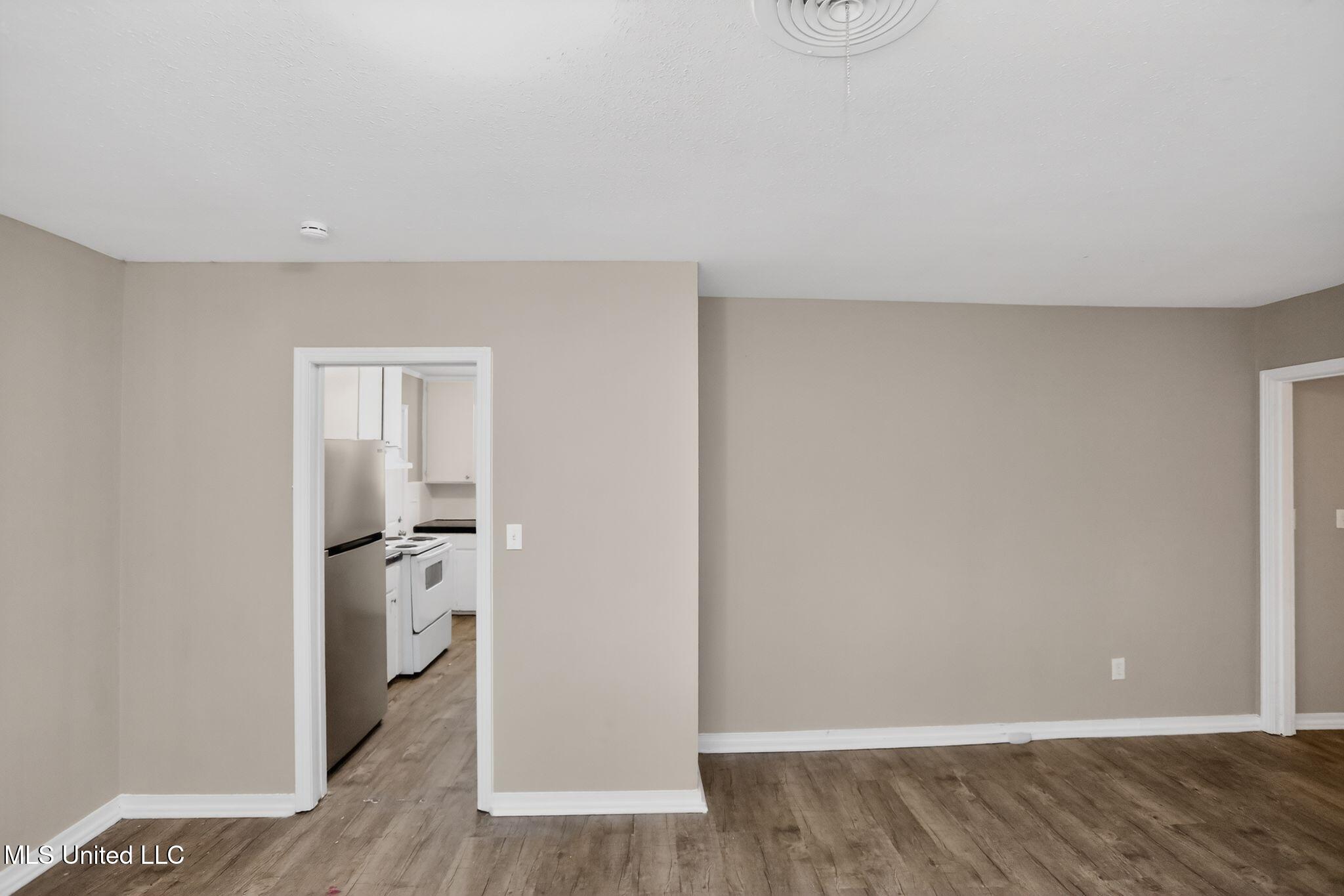 227 Queen Anne Lane Jackson, MS 39209 - Photo 13 of 39 13_227_Queen_Anne_Ln_Jackson_MS_39209-Li