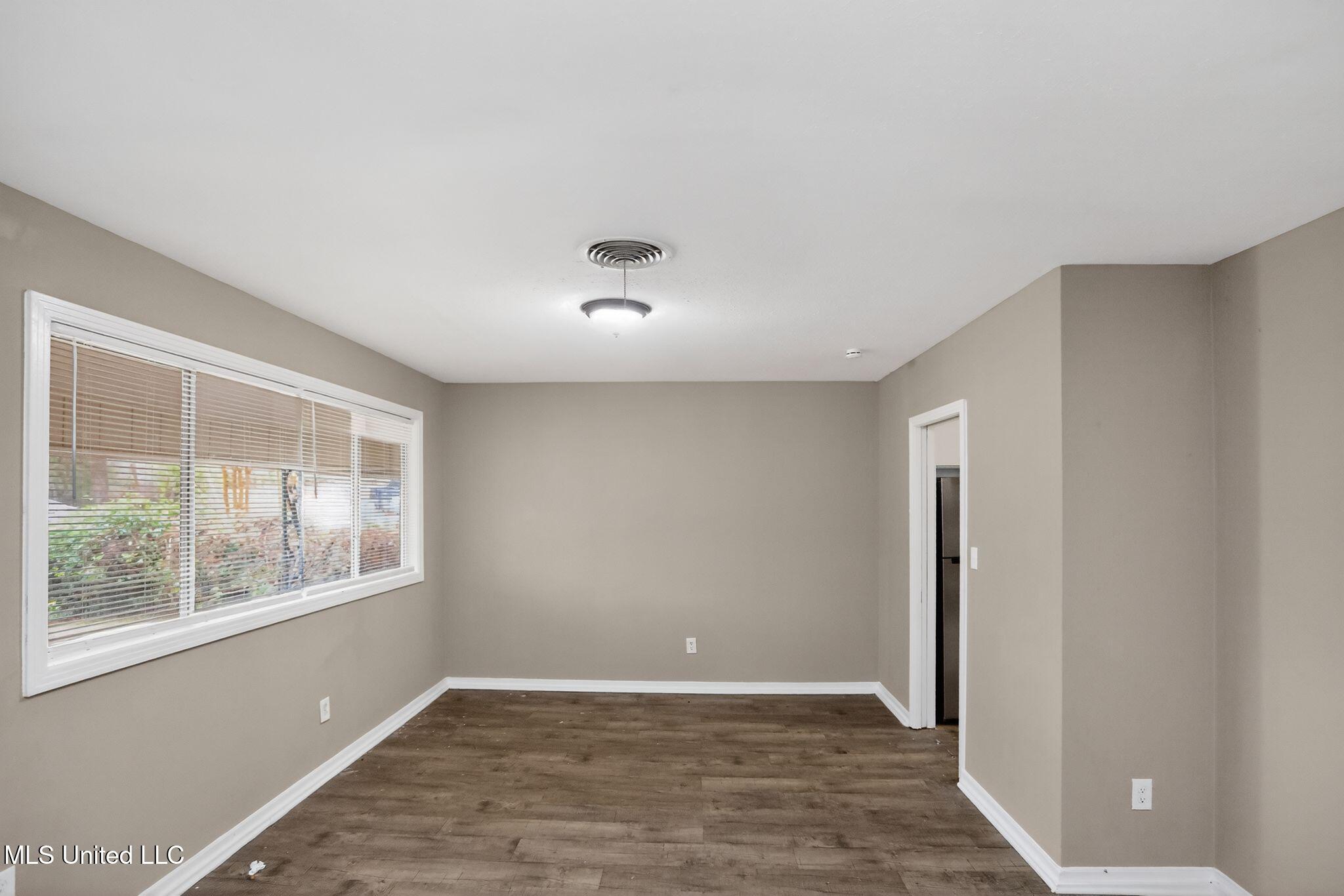 227 Queen Anne Lane Jackson, MS 39209 - Photo 15 of 39 15_227_Queen_Anne_Ln_Jackson_MS_39209-Li