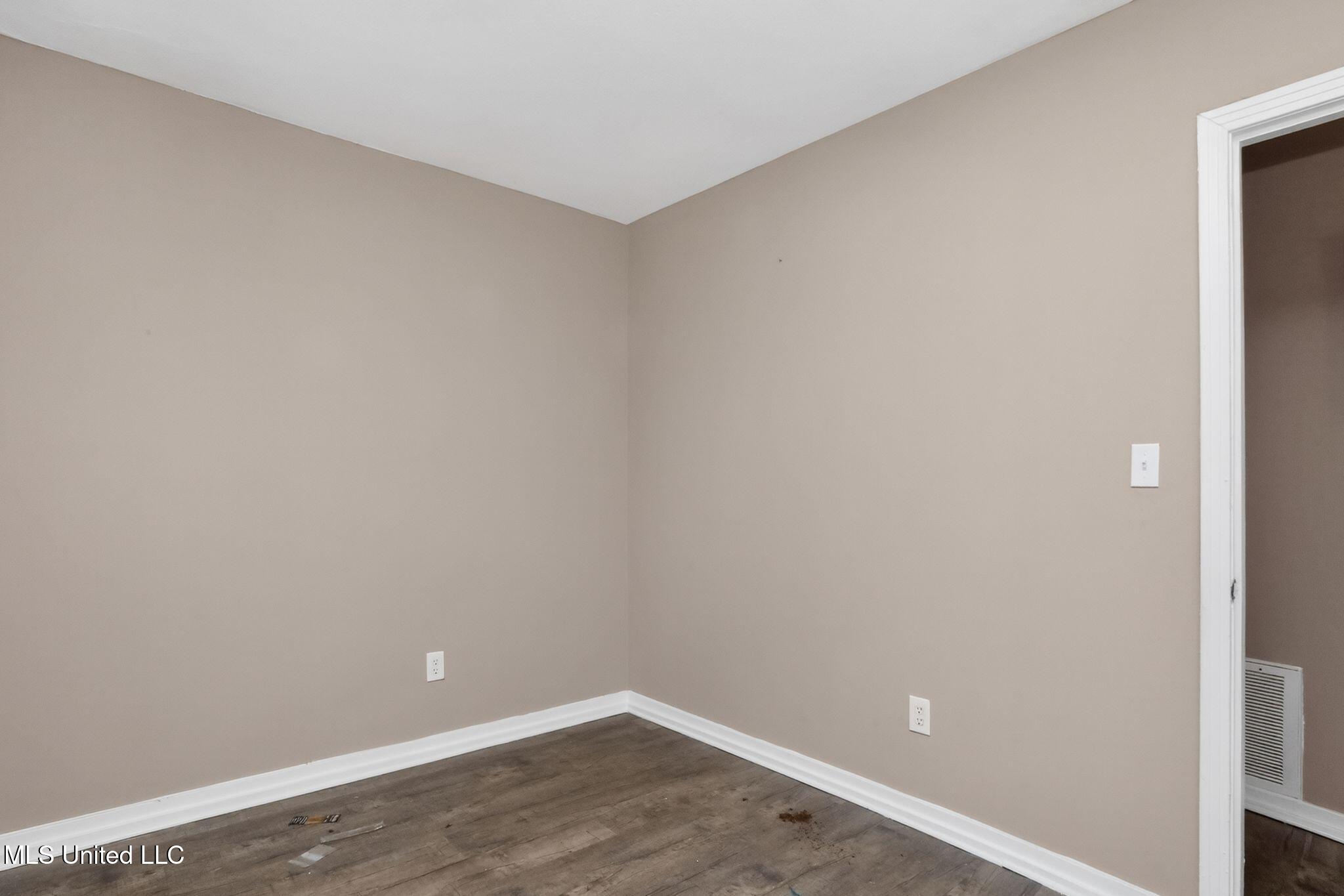 227 Queen Anne Lane Jackson, MS 39209 - Photo 18 of 39 18_227_Queen_Anne_Ln_Jackson_MS_39209-Li