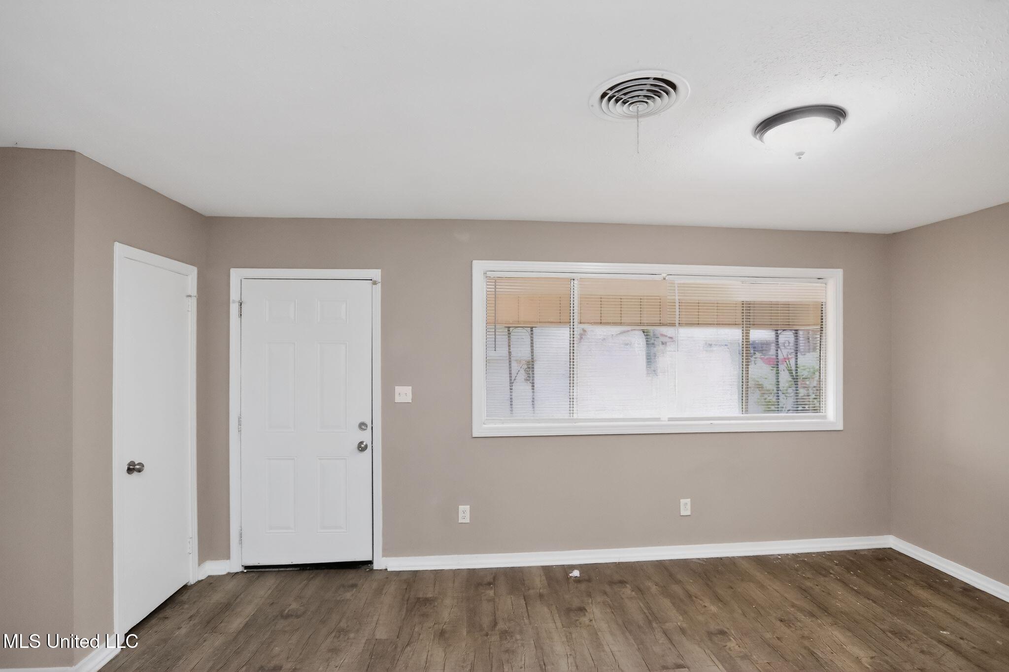 227 Queen Anne Lane Jackson, MS 39209 - Photo 8 of 39 08_227_Queen_Anne_Ln_Jackson_MS_39209-Fo