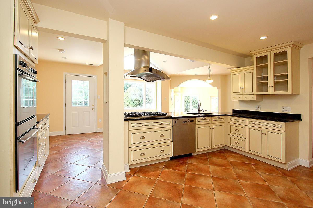 13604 Middlevale Lane Silver Spring, MD 20906 - Photo 2 of 30 Kitchen