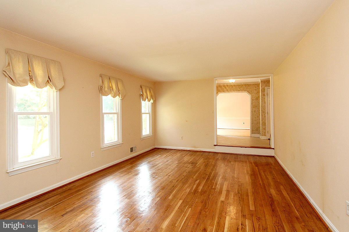 13604 Middlevale Lane Silver Spring, MD 20906 - Photo 11 of 30 Living Room