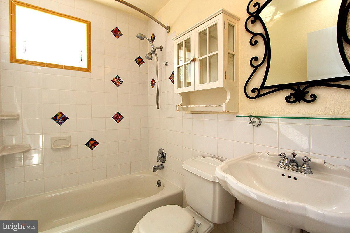 13604 Middlevale Lane Silver Spring, MD 20906 - Photo 16 of 30 Bath
