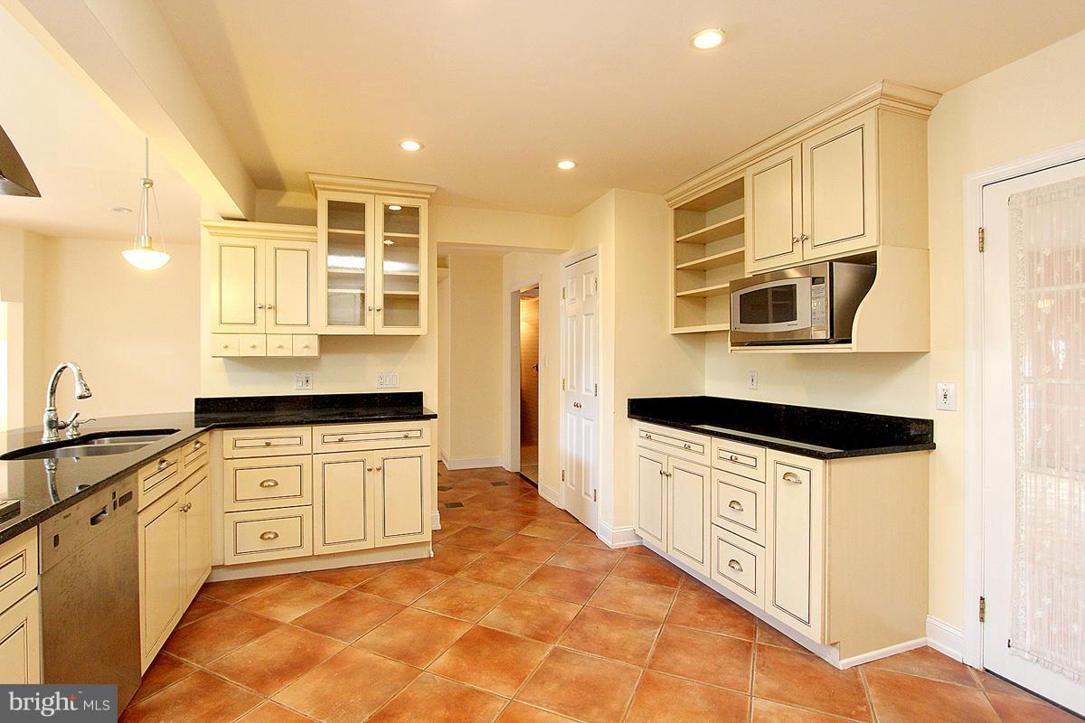 13604 Middlevale Lane Silver Spring, MD 20906 - Photo 3 of 30 Kitchen