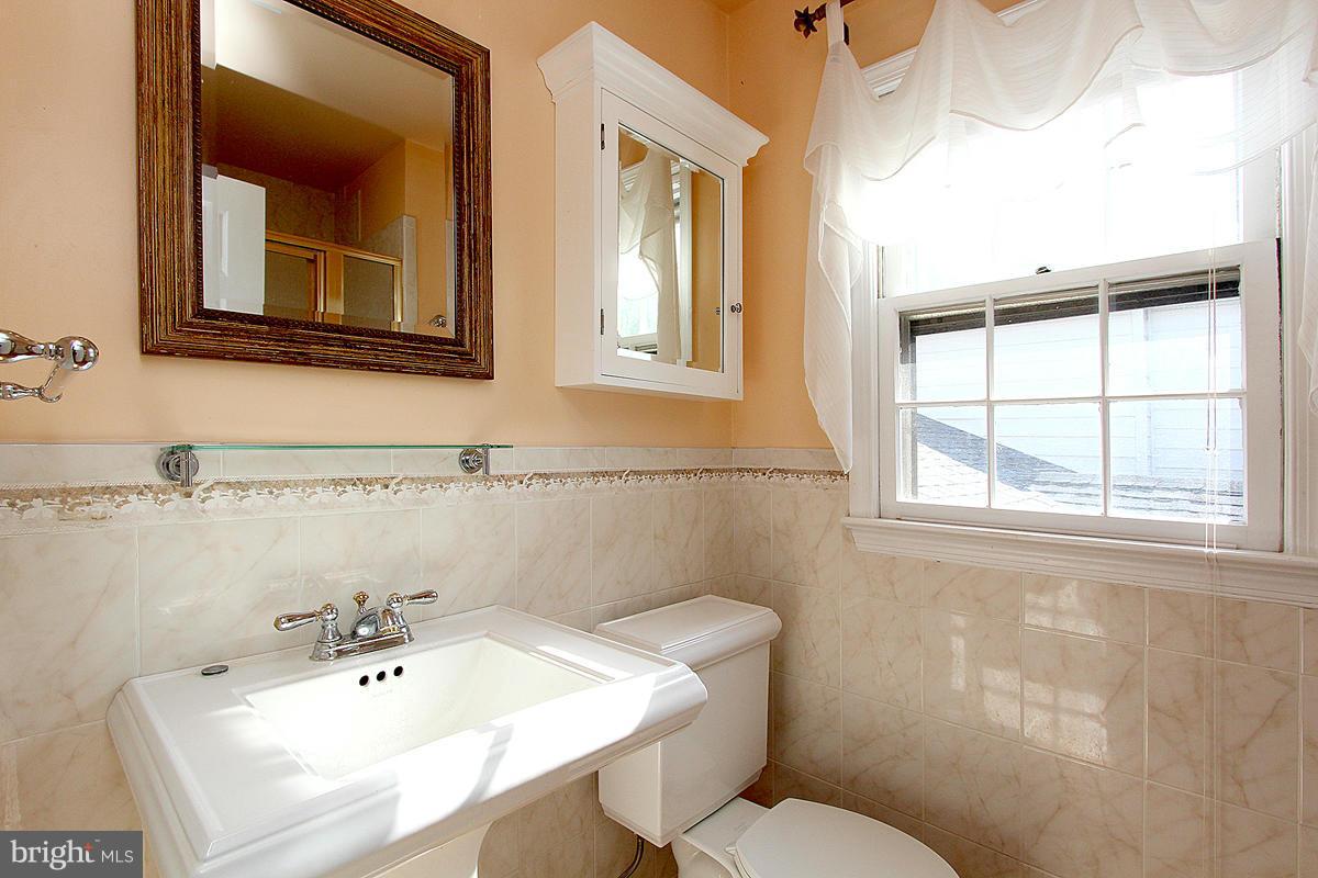 13604 Middlevale Lane Silver Spring, MD 20906 - Photo 21 of 30 Bath (Master)