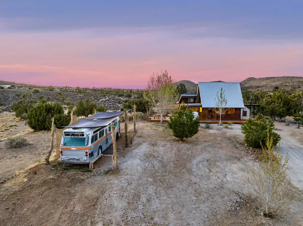 $990,000 | 1102 Burlington Road, Pioneertown, CA 92268