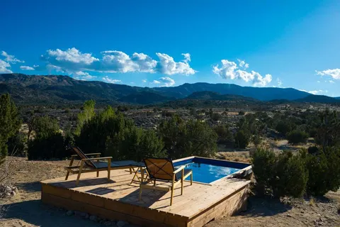 $990,000 | 1102 Burlington Road, Pioneertown, CA 92268