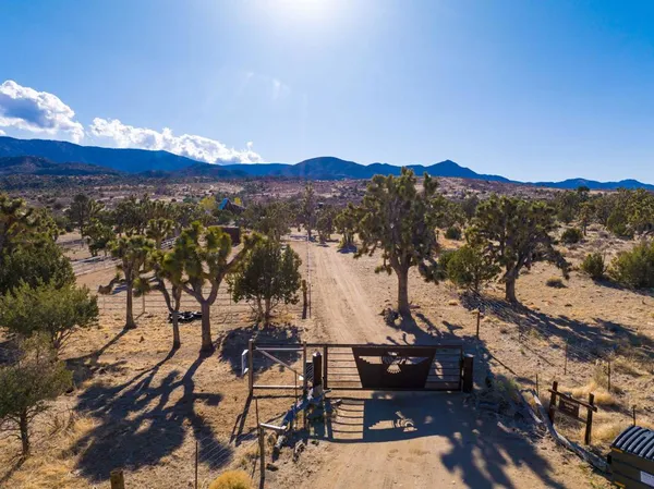 $990,000 | 1102 Burlington Road, Pioneertown, CA 92268