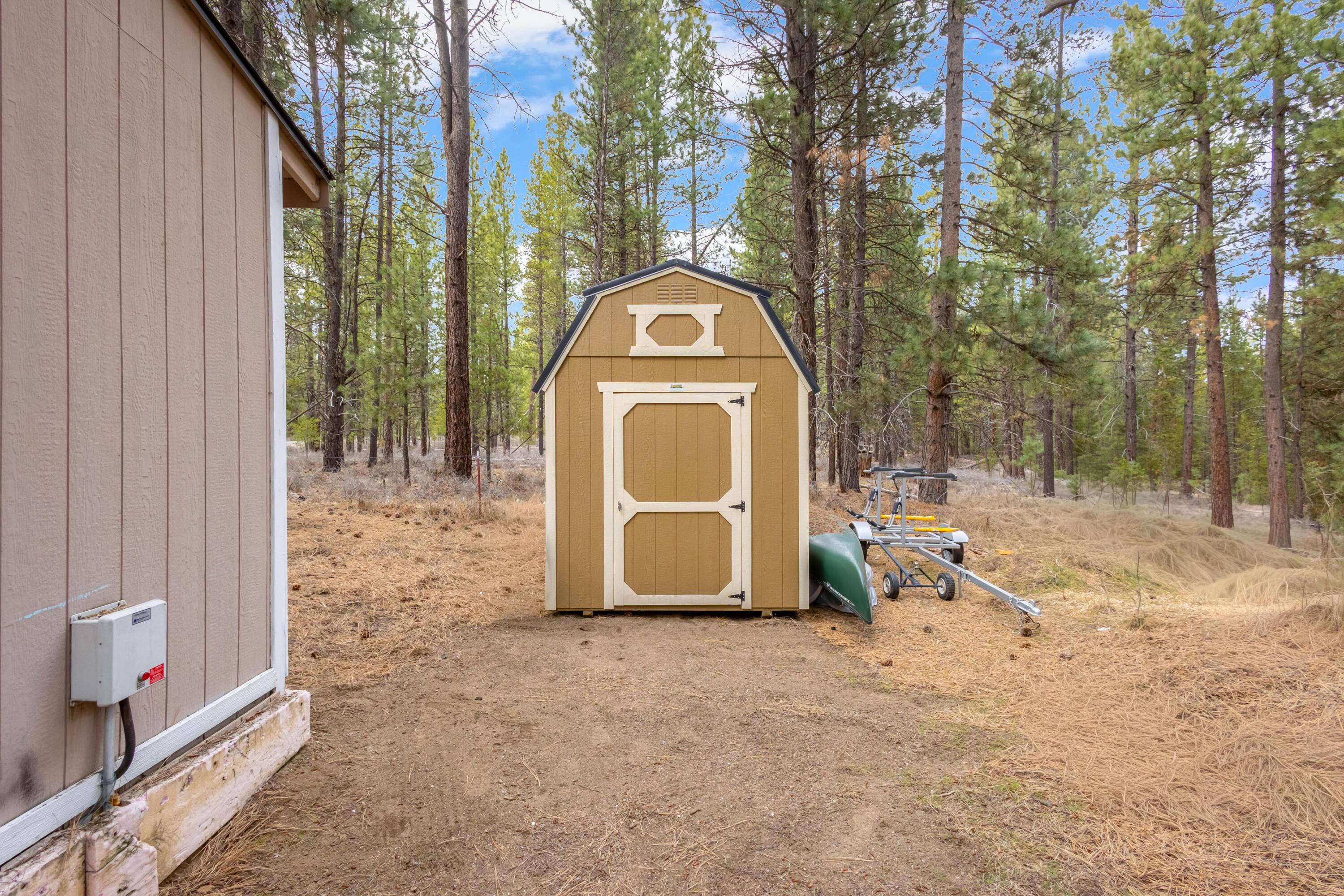 15530 Rim Drive La Pine, OR 97739 - Photo 11 of 15 11 - 16