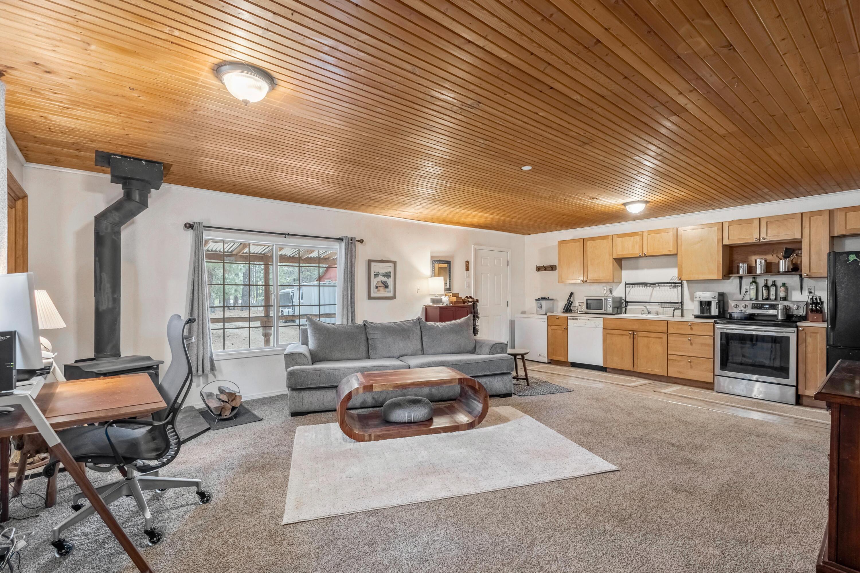 15530 Rim Drive La Pine, OR 97739 - Photo 4 of 15 4 - 07
