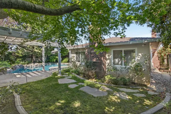 a view of a house with a yard