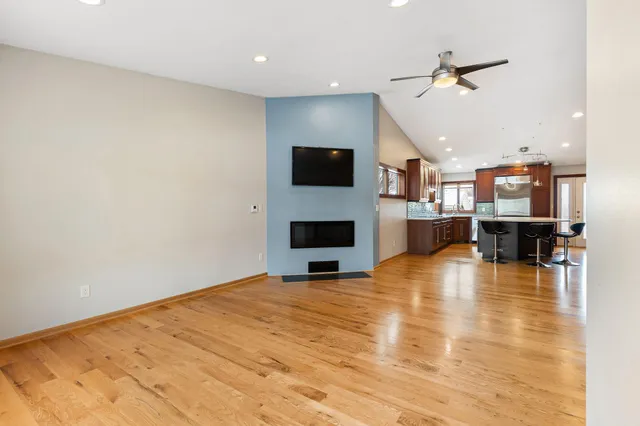 $329,900 | 400 Oakland Place Northeast, Unit 9, Austin, MN 55912