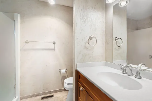 $309,900 | 400 Oakland Place Northeast, Unit 9, Austin, MN 55912