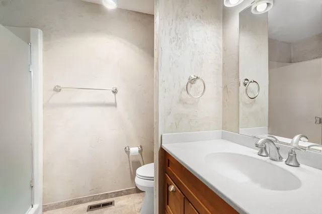 $329,900 | 400 Oakland Place Northeast, Unit 9, Austin, MN 55912