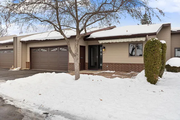 $309,900 | 400 Oakland Place Northeast, Unit 9, Austin, MN 55912