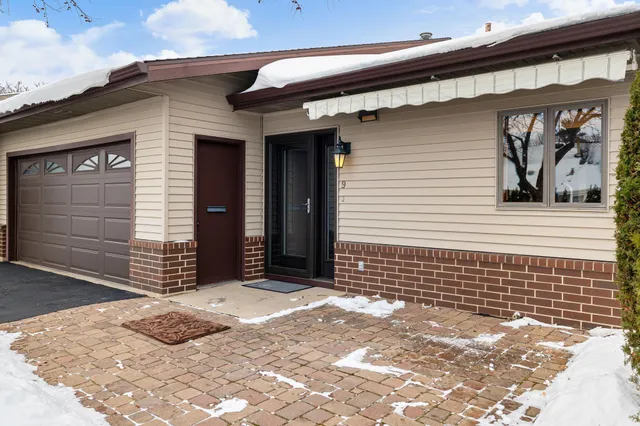 $329,900 | 400 Oakland Place Northeast, Unit 9, Austin, MN 55912