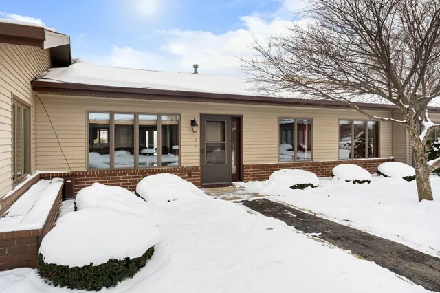 $329,900 | 400 Oakland Place Northeast, Unit 9, Austin, MN 55912