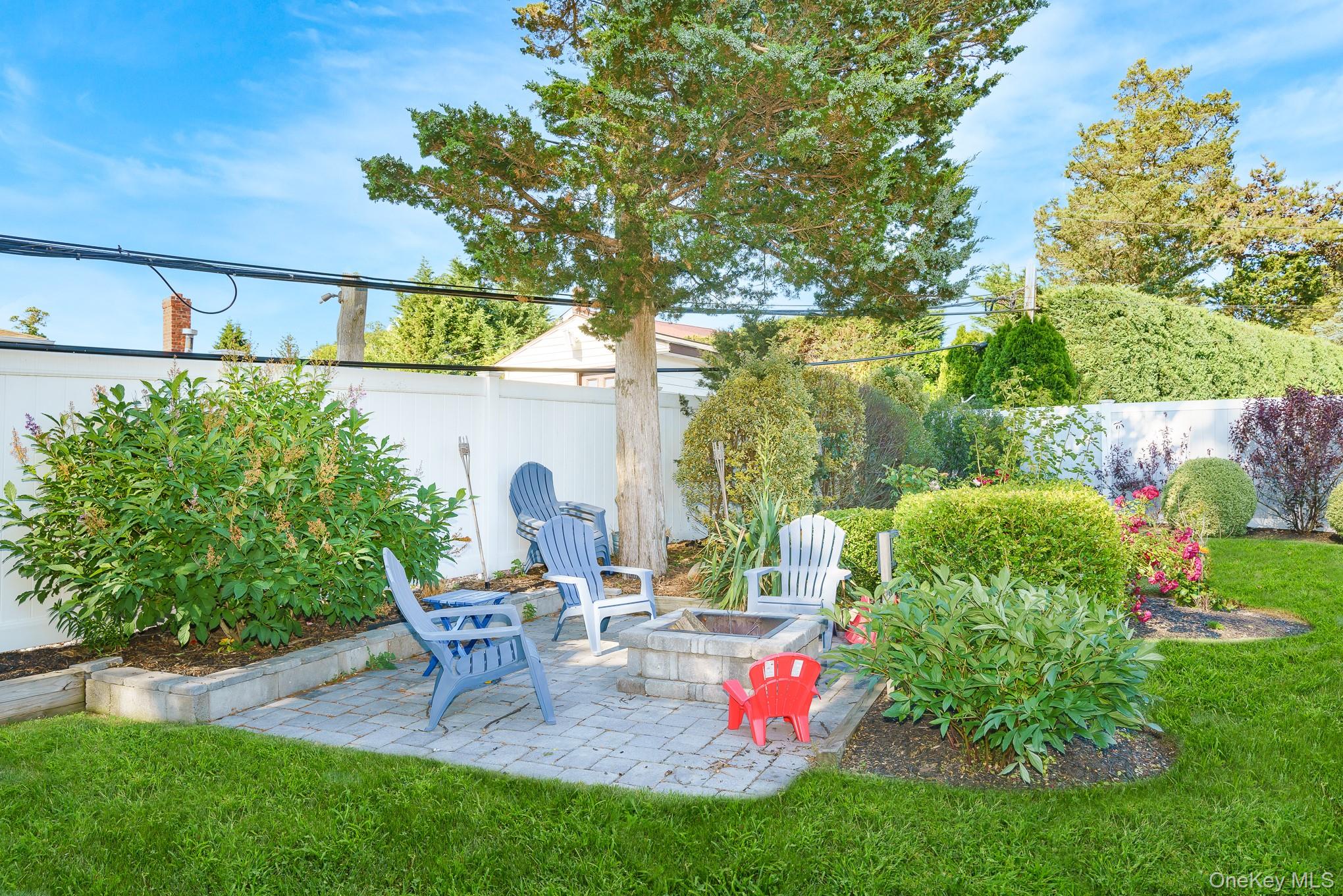 9 Wayne Place Commack, NY 11725 - Photo 31 of 36