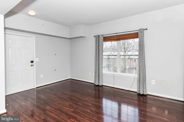 $2,200 | 2912 17th Street South, Unit 302, Arlington, VA 22204