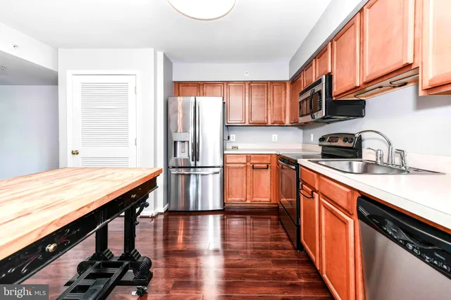 $2,200 | 2912 17th Street South, Unit 302, Arlington, VA 22204
