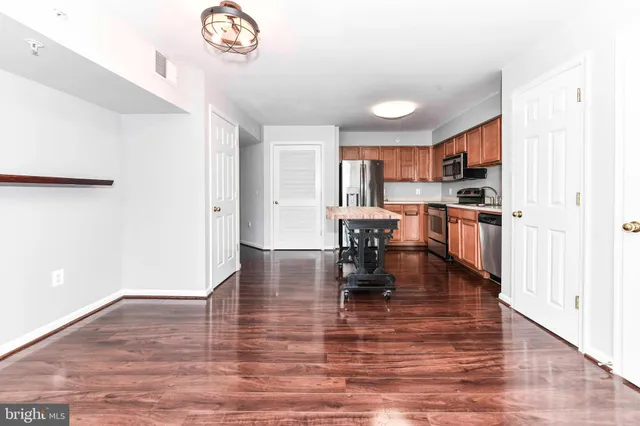 $2,200 | 2912 17th Street South, Unit 302, Arlington, VA 22204