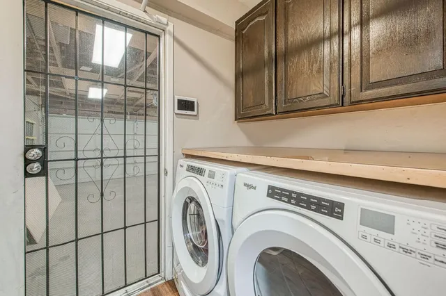 a close up view of a washer and dryer