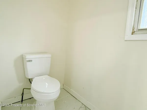 $1,250 | 210 Center Avenue, Plymouth, PA 18651
