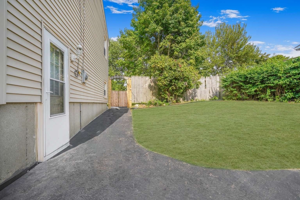 98 Ruth Ellen Road Raynham, MA 02767 - Photo 8 of 32 Gallery Image 8