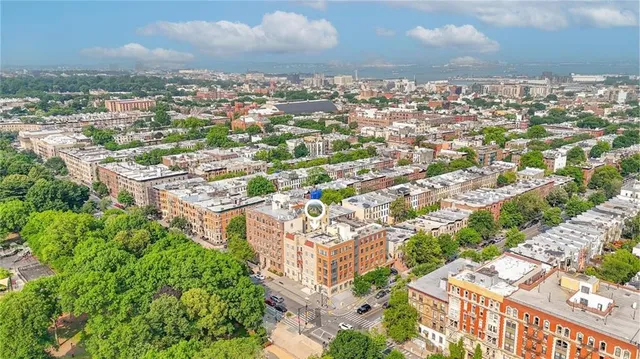 $799,999 | 145 Prospect Park West, Unit 4D | Park Slope
