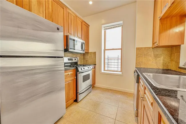 $799,999 | 145 Prospect Park West, Unit 4D | Park Slope