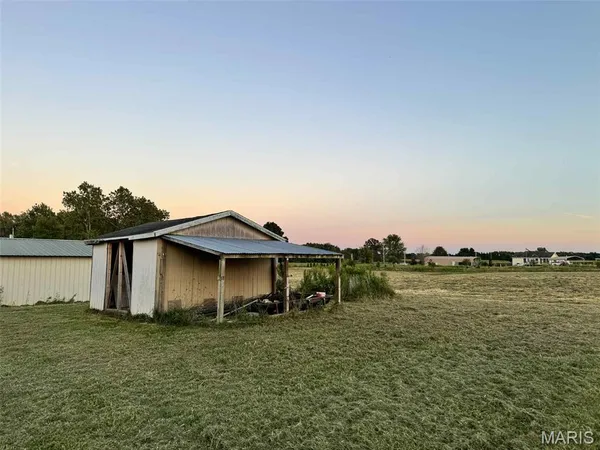 $209,900 | 3495 Miles Station Road, Brighton, IL 62012