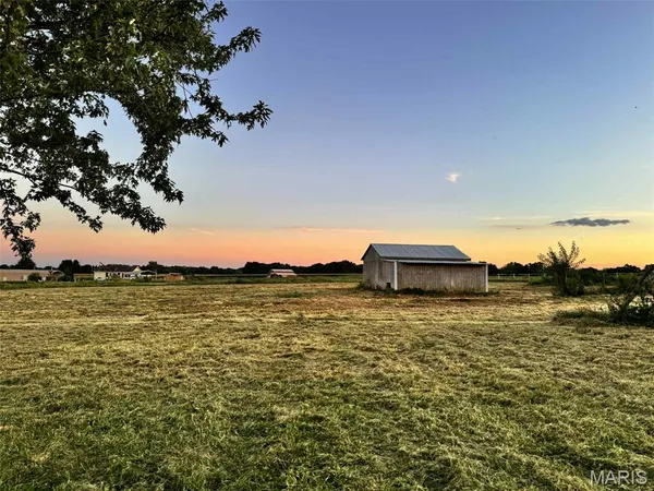 $209,900 | 3495 Miles Station Road, Brighton, IL 62012