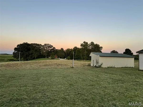 $209,900 | 3495 Miles Station Road, Brighton, IL 62012