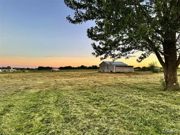 $209,900 | 3495 Miles Station Road, Brighton, IL 62012