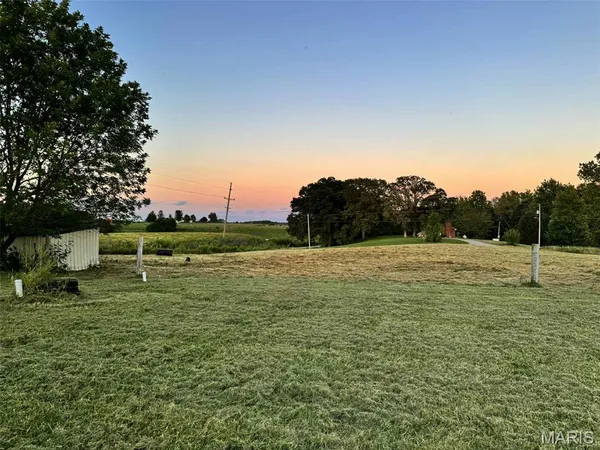 $209,900 | 3495 Miles Station Road, Brighton, IL 62012