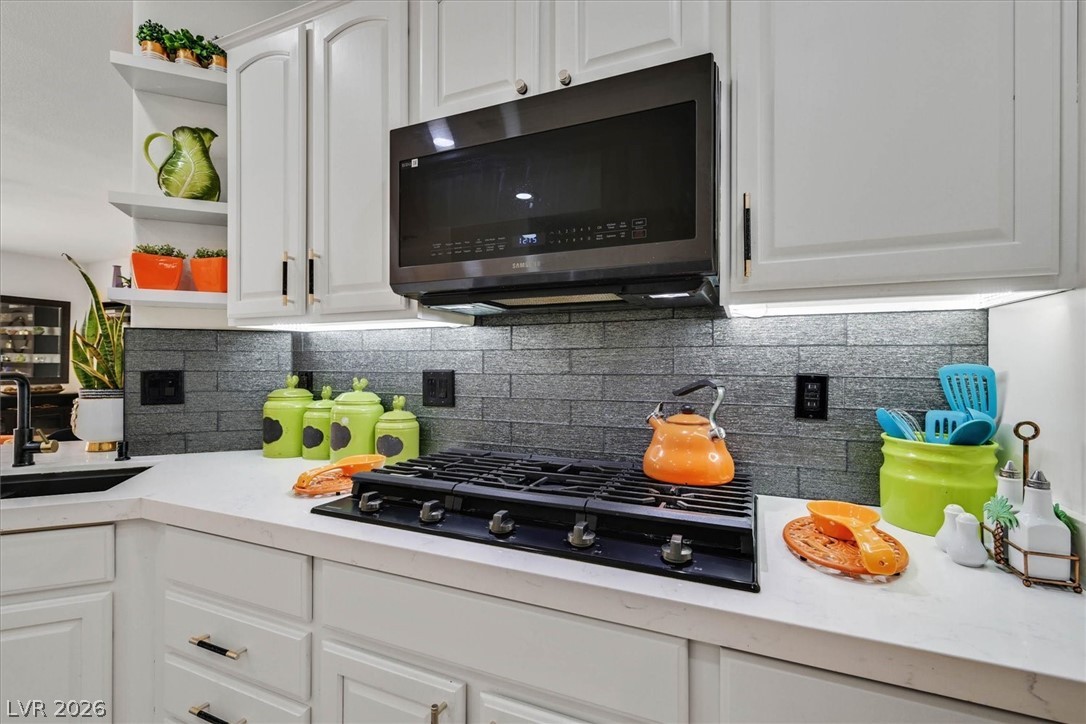 2228 Waterton Rivers Drive Henderson, NV 89044 - Photo 8 of 57 Upgraded 5 Burner Gas Cooktop.