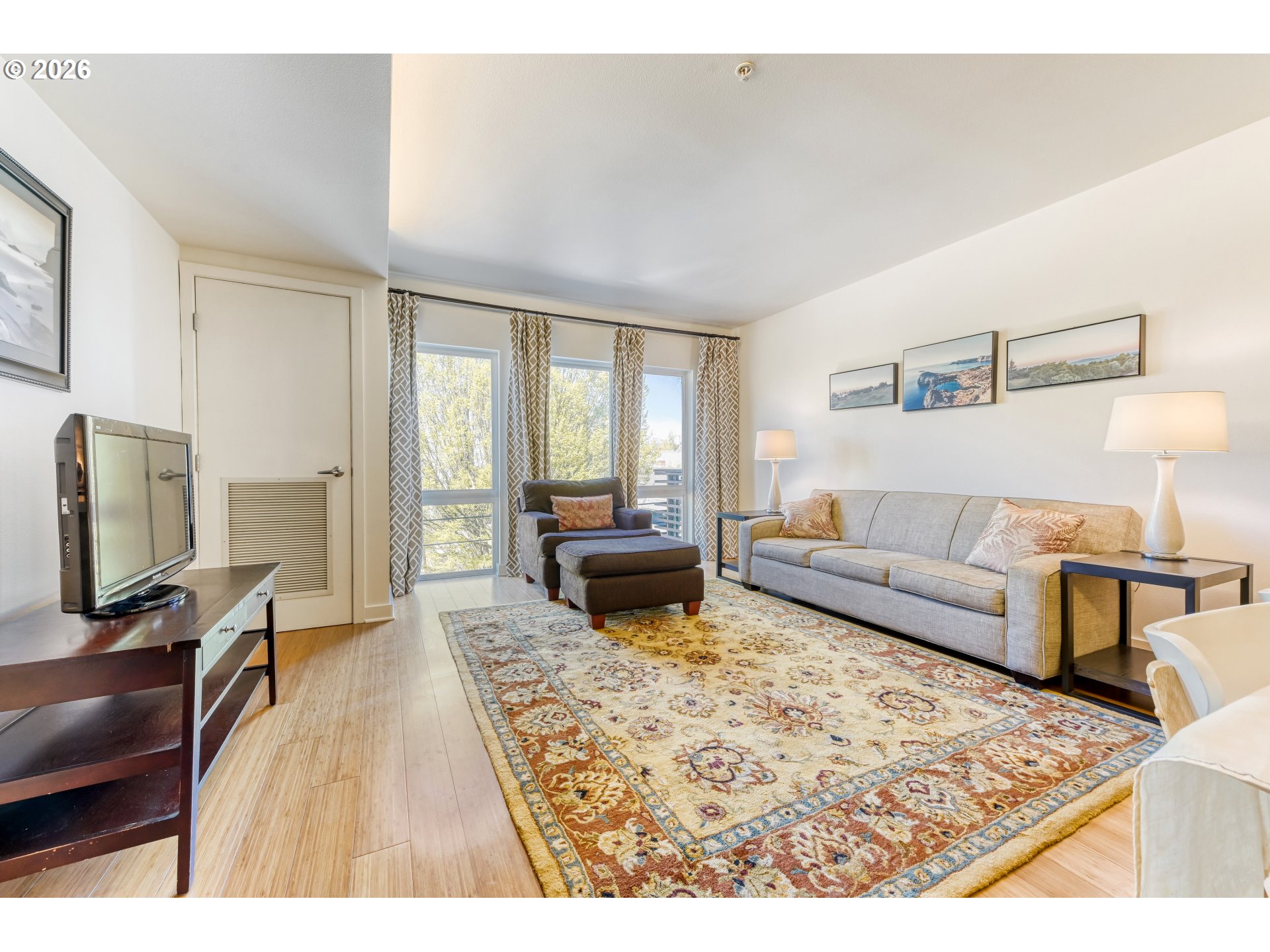 3970 North Interstate Avenue, Unit 307 Portland, OR 97227 - Photo 4 of 23 Living Room