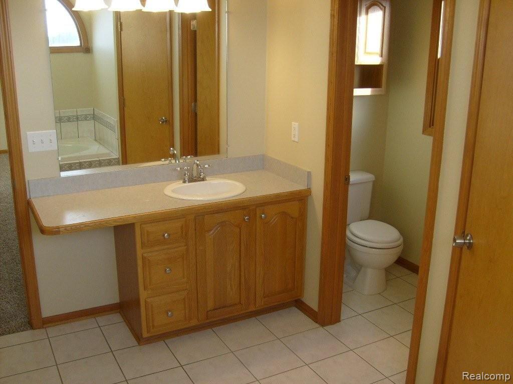 2464 Daley Road Lapeer, MI 48446 - Photo 11 of 15 10 Bath S6305768.JPG