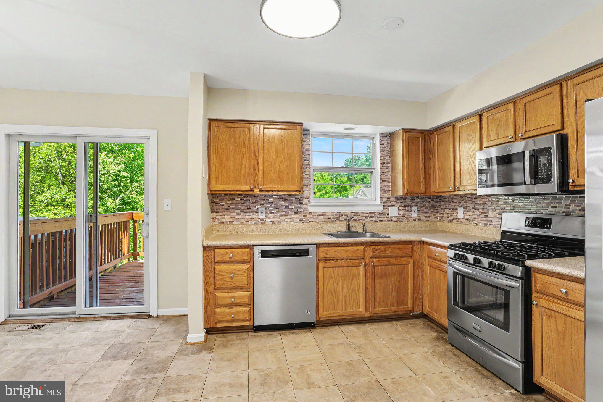 32 Tameron Place Rosedale, MD 21237 - Photo 9 of 39 Upgrade kitchen