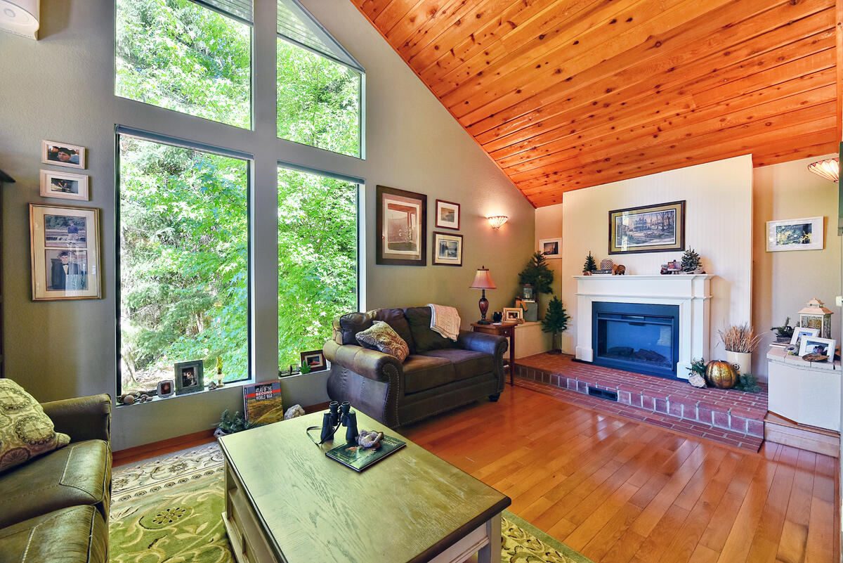 1090 Tunnel Road Glendale, OR 97442 - Photo 17 of 53 16