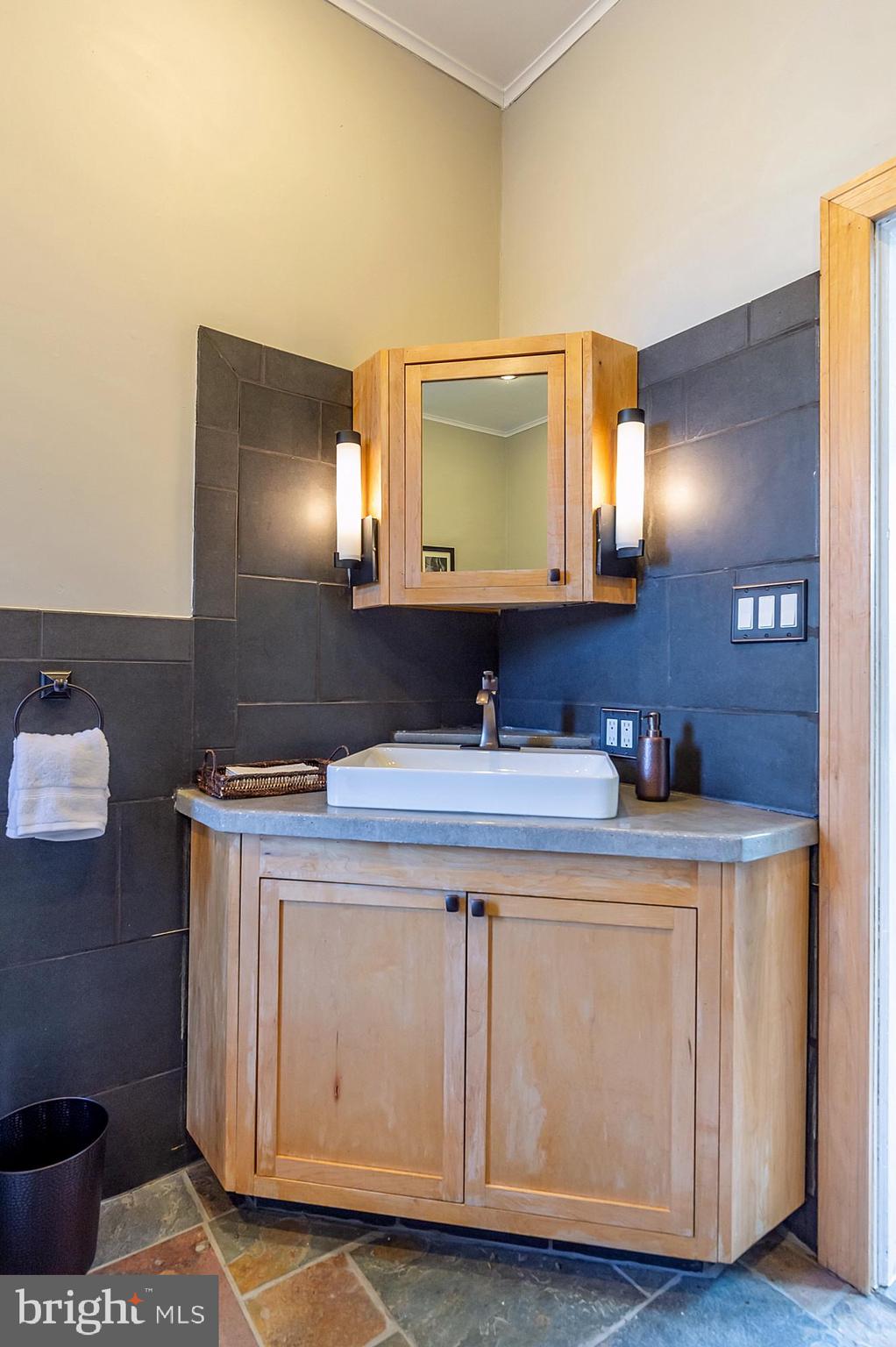 276 South 23rd Street Philadelphia, PA 19103 - Photo 24 of 32