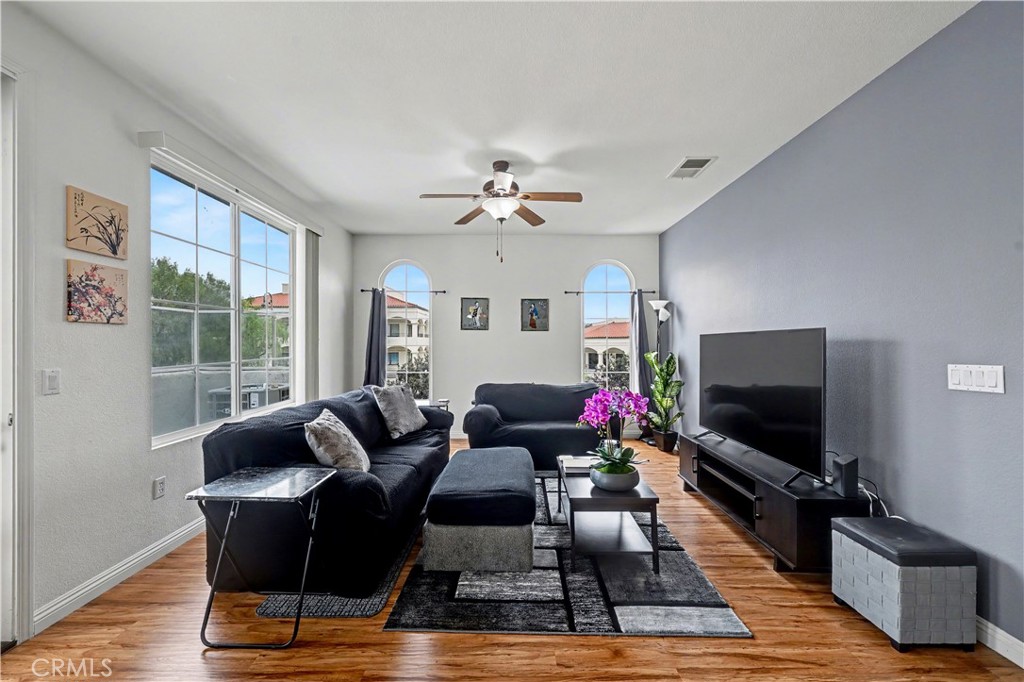 293 Reef Point Way, Unit 6 Oceanside, CA 92058 - Photo 7 of 30